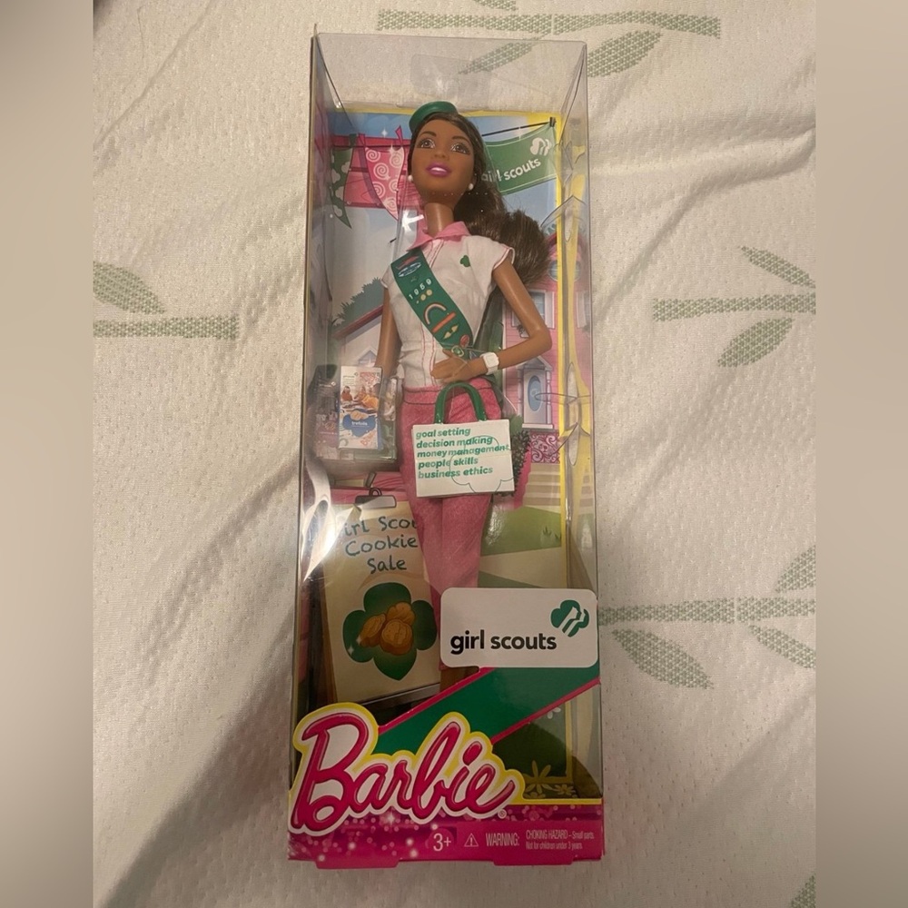 Mattel®️ Girl Scouts Barbie®️ Doll 2013 Cookie Sale (1)